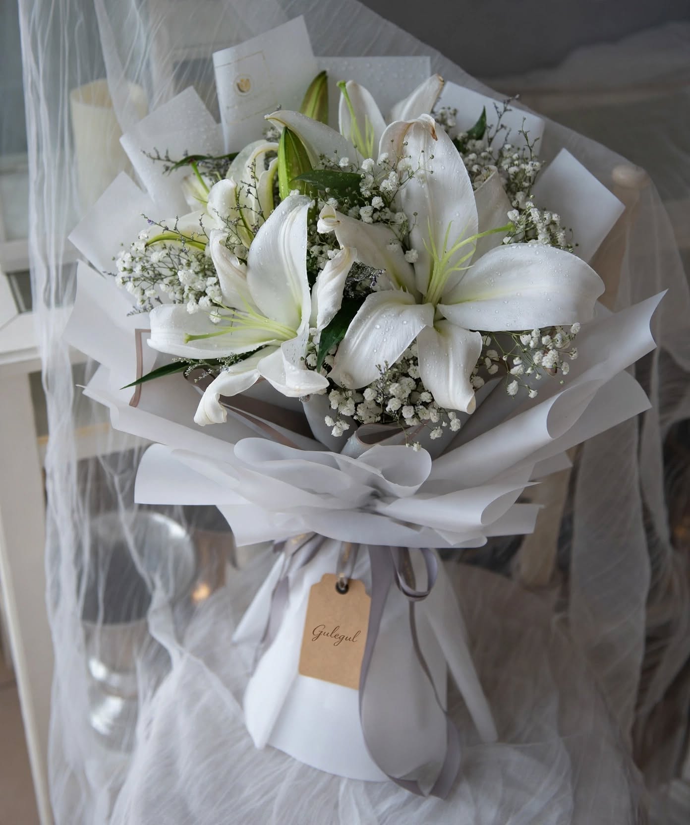 White Lily Bouquet Deluxe — GuleGul Flowers