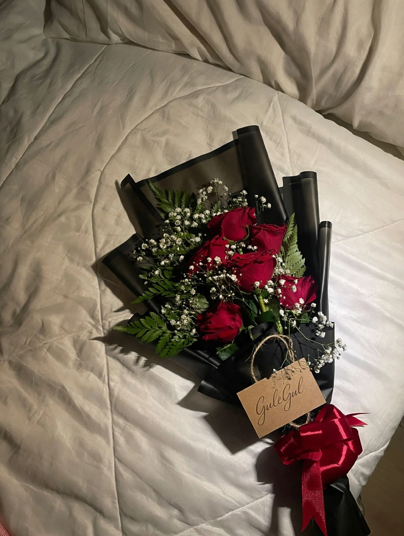 Small Red Rose Bouquet — GuleGul Flowers